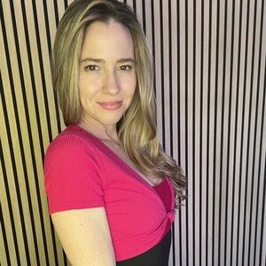 HOT PINK ALO TOP (Like-New)